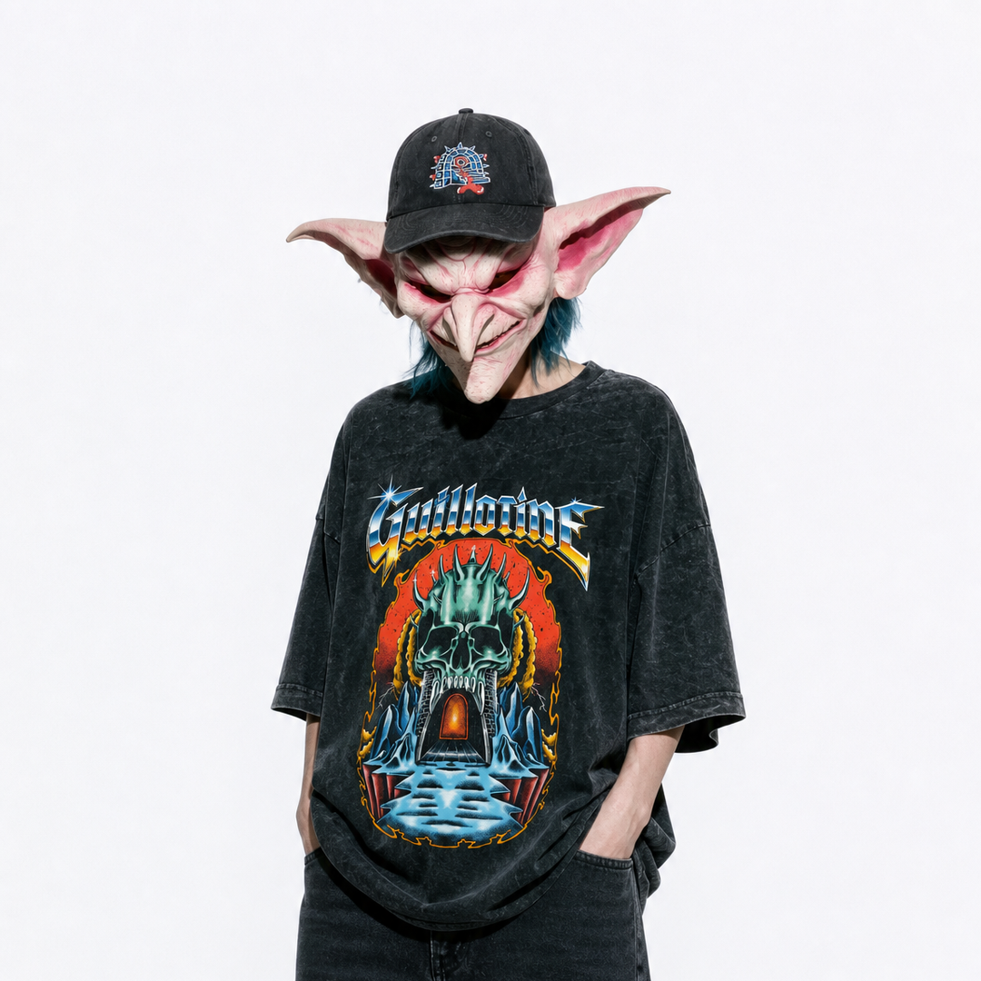 T-shirt Dark Castle porté, collab Guillotine x Randomland