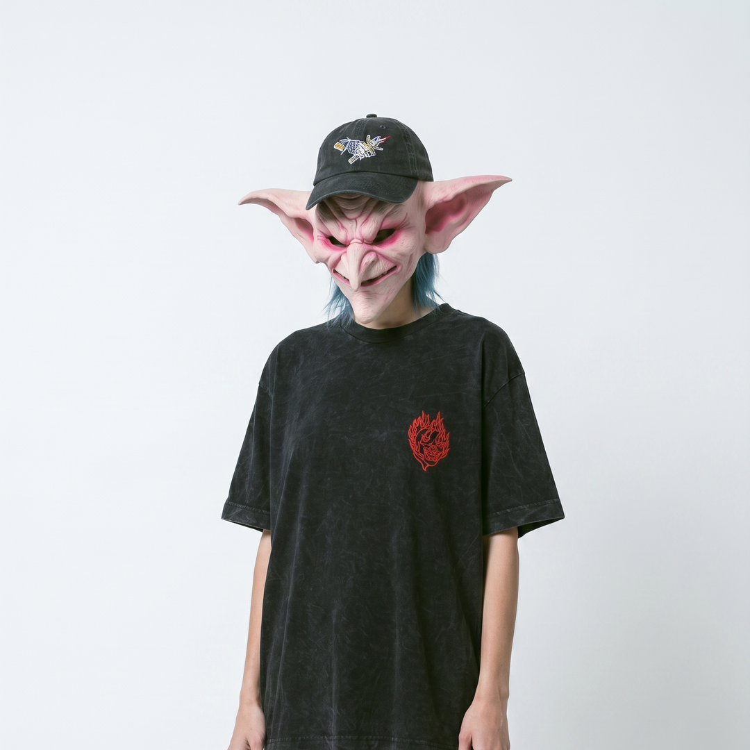 T-shirt Guillotine logo poche Flamin Skull porté
